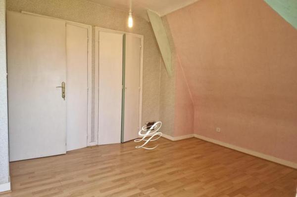 Vente - Maison 6 pièces 147 m 2 YVRE L EVEQUE (72530)