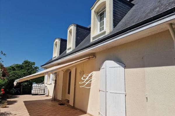 Vente - Maison 6 pièces 147 m 2 YVRE L EVEQUE (72530)