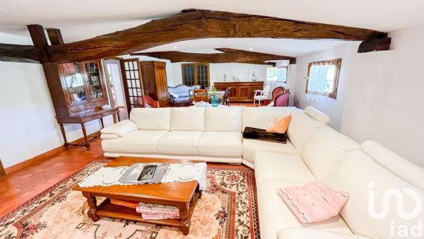 Longère 6 pièces de 163 m² à Laruscade (33620)