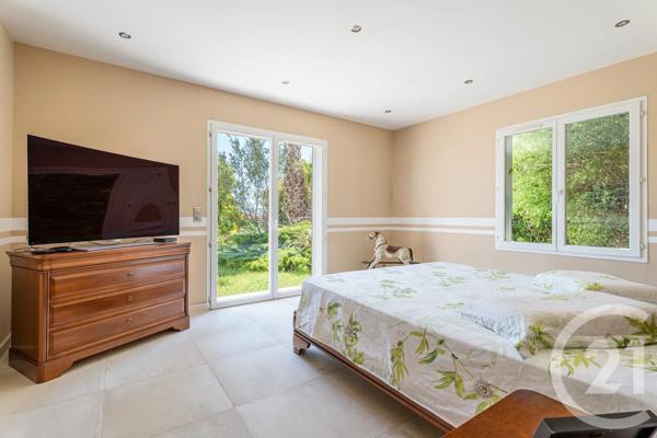 Maison à vendre  5 pièces - 251,67 m 2   MARSEILLE  - 13013