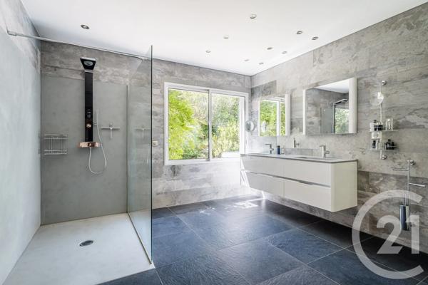Maison à vendre  5 pièces - 251,67 m 2   MARSEILLE  - 13013