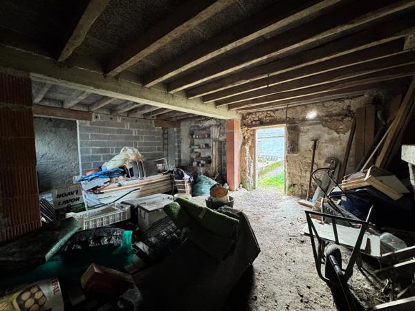 🧱 Maison en pierre à réhabiliter entièrement – fort potentiel