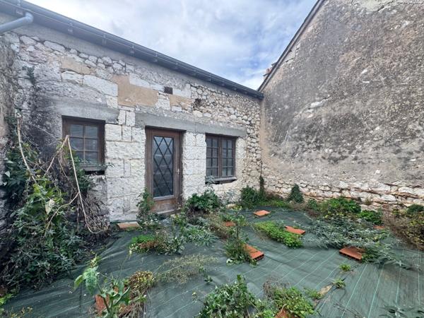 🧱 Maison en pierre à réhabiliter entièrement – fort potentiel