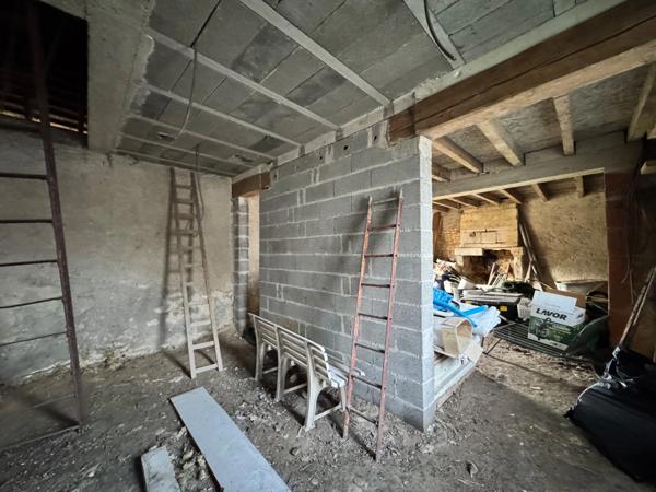 🧱 Maison en pierre à réhabiliter entièrement – fort potentiel
