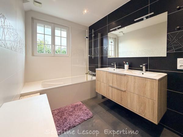 Plescop (56890) Maison familiale aux volumes généreux en centre-ville