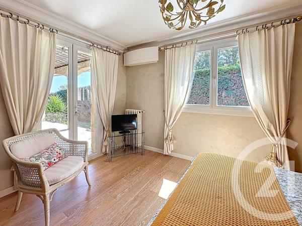 Maison à vendre  4 pièces - 130 m 2   ANTIBES  - 06