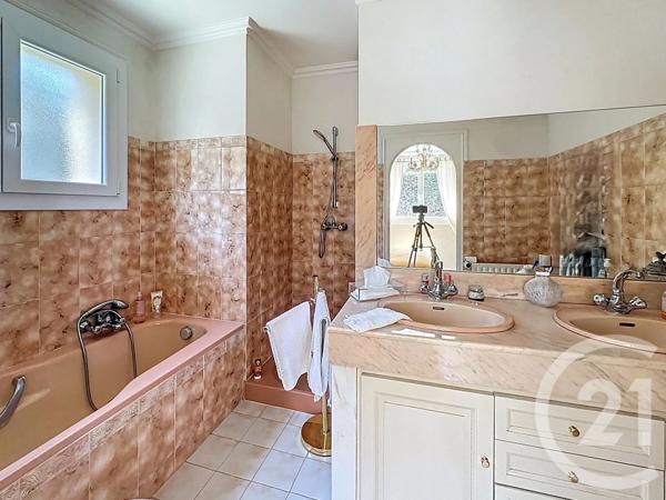Maison à vendre  4 pièces - 130 m 2   ANTIBES  - 06