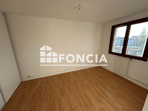 Location Appartement 4 pièces 73.8 m² - 71-73 RUE DE LA DAUPHINE Corbeil Essonnes 91100