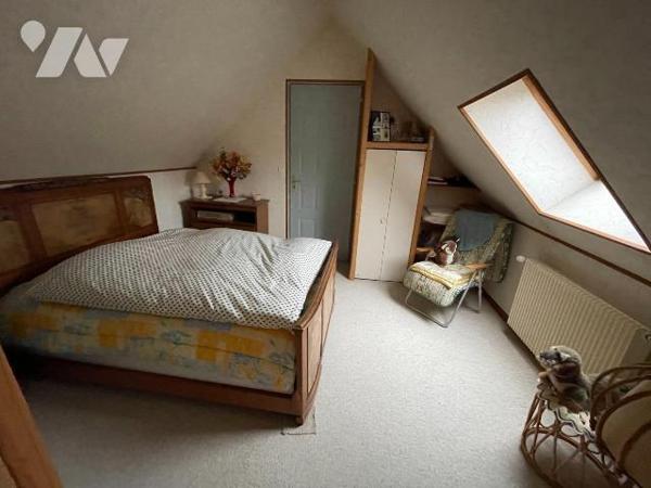 Ensemble immobilier comprenant une maison principale : Entrée sur véranda, cuisine aménagée ouv...