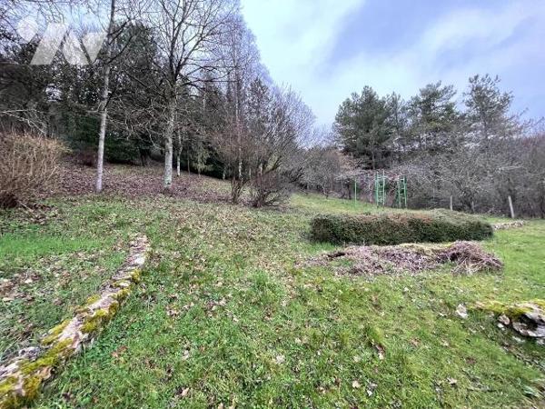 Ensemble immobilier comprenant une maison principale : Entrée sur véranda, cuisine aménagée ouv...