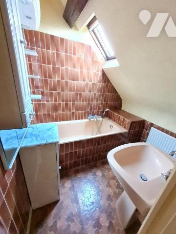 MAISON DE VILLE - A VENDRE - MONTOIRE/ LOIR