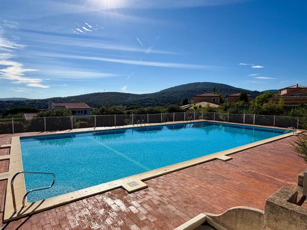 Maison indépendante avec garage dans résidence avec piscine et tennis