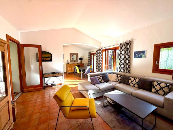 Maison indépendante avec garage dans résidence avec piscine et tennis