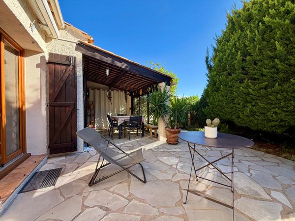 Maison indépendante avec garage dans résidence avec piscine et tennis