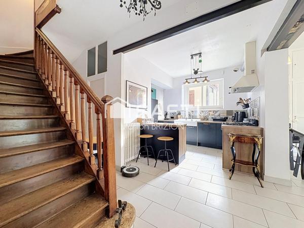 EN EXCLUSIVITE - MAISON DE MAITRE - 5 CHAMBRES - JARDIN - GARAGE - FISMES