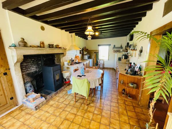 Longère 5 pièces avec 3ha de terrain environ