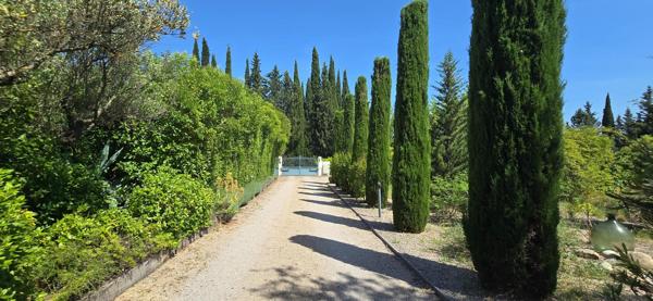 Une propriété d’exception dans un écrin de verdure