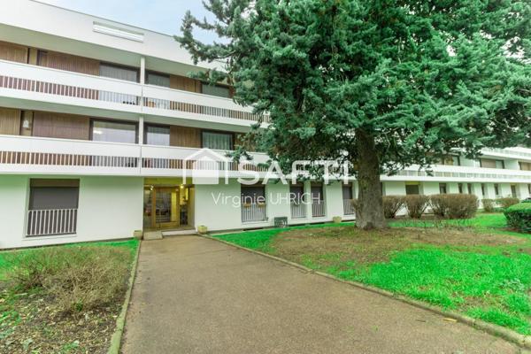 Appartement T4, de 80 M2( carrez) et 96 m2 surface au sol, avec cave et parking, à St Cyr lEcole, proche des commodités!