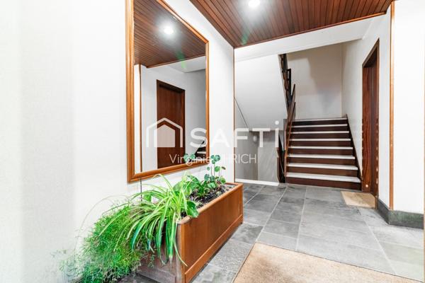 Appartement T4, de 80 M2( carrez) et 96 m2 surface au sol, avec cave et parking, à St Cyr lEcole, proche des commodités!