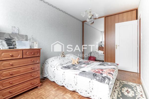 Appartement T4, de 80 M2( carrez) et 96 m2 surface au sol, avec cave et parking, à St Cyr lEcole, proche des commodités!