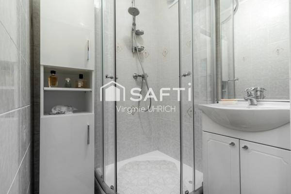 Appartement T4, de 80 M2( carrez) et 96 m2 surface au sol, avec cave et parking, à St Cyr lEcole, proche des commodités!