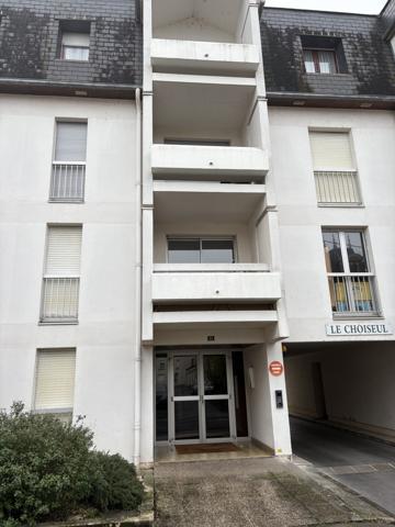 DANS RÉSIDENCE CALME APPARTEMENT F3 74 M² RÉNOVÉ EN 2026 AVEC BALCON PROCHE GARE ET CENTRE-VILLE CHÂTELLERAULT Réf 2665