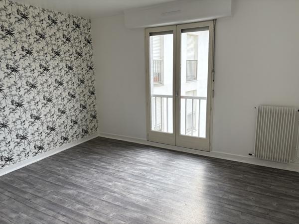 DANS RÉSIDENCE CALME APPARTEMENT F3 74 M² RÉNOVÉ EN 2026 AVEC BALCON PROCHE GARE ET CENTRE-VILLE CHÂTELLERAULT Réf 2665