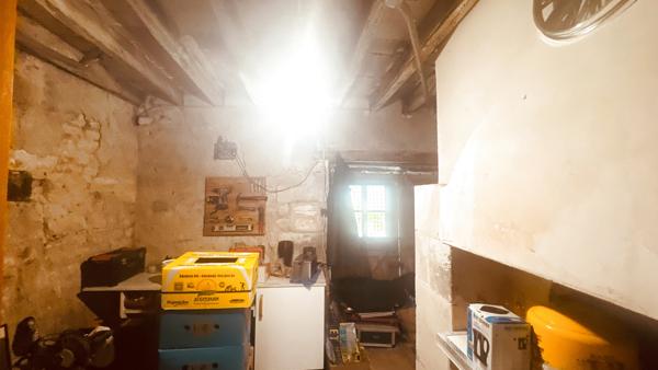 Maison avec cour intérieure et 3 chambres à louer à Charentenay pour un loyer de 550 € par mois.