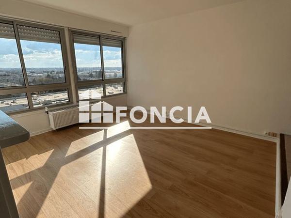 Location Studio 31.1 m² - RUE DES EQUARTS Niort 79000