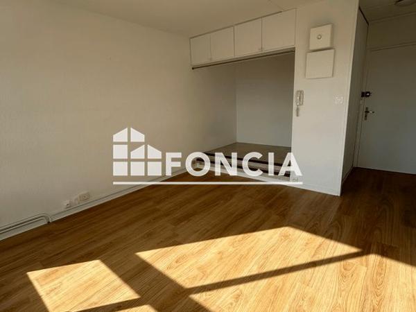 Location Studio 31.1 m² - RUE DES EQUARTS Niort 79000