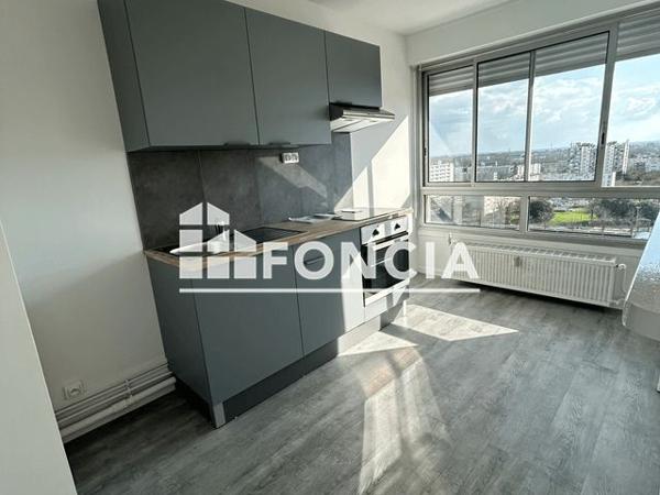 Location Studio 31.1 m² - RUE DES EQUARTS Niort 79000