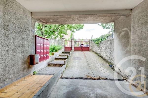 Appartement F1 à vendre  1 pièce - 30,60 m 2   LES LILAS  - 93