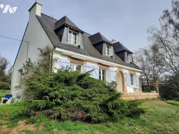 VANNES en campagne, maison Néo Bretonne sur sous-sol complet sur un terrain d'environ 1200m²