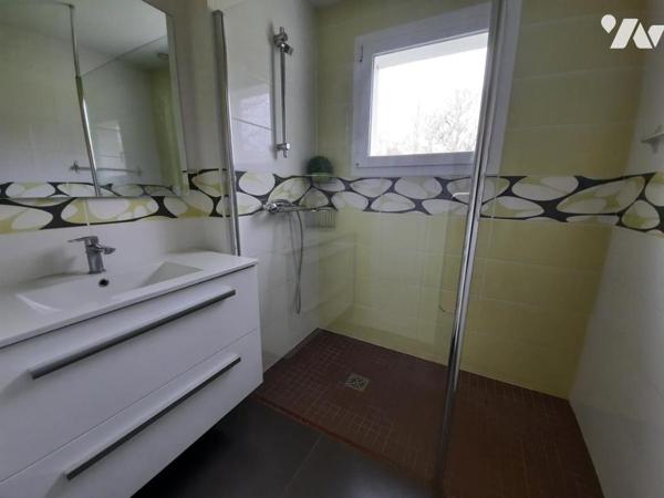 VANNES en campagne, maison Néo Bretonne sur sous-sol complet sur un terrain d'environ 1200m²