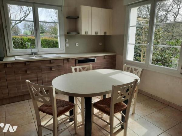 VANNES en campagne, maison Néo Bretonne sur sous-sol complet sur un terrain d'environ 1200m²