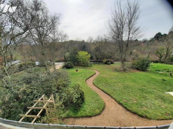 VANNES en campagne, maison Néo Bretonne sur sous-sol complet sur un terrain d'environ 1200m²