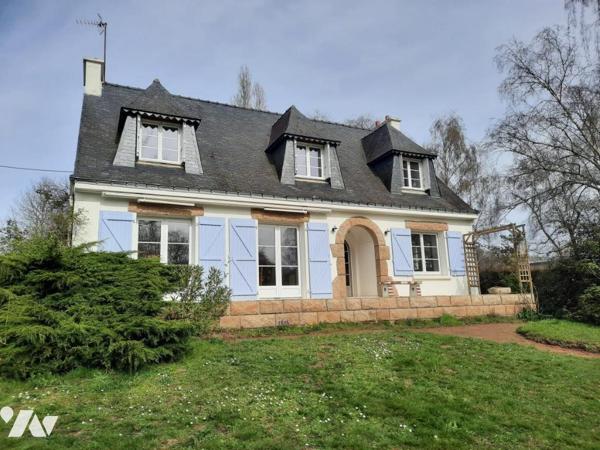 VANNES en campagne, maison Néo Bretonne sur sous-sol complet sur un terrain d'environ 1200m²