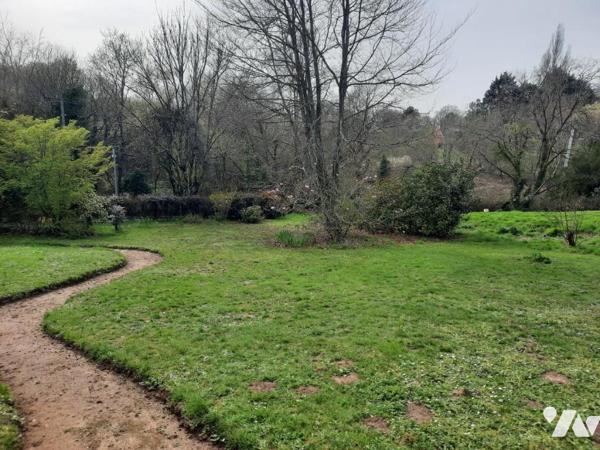 VANNES en campagne, maison Néo Bretonne sur sous-sol complet sur un terrain d'environ 1200m²