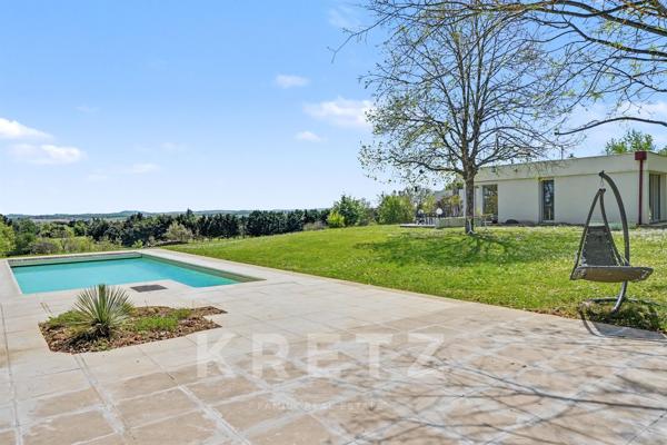 Élégante maison d’architecte sur 6 hectares avec vue golf – cadre exceptionnel