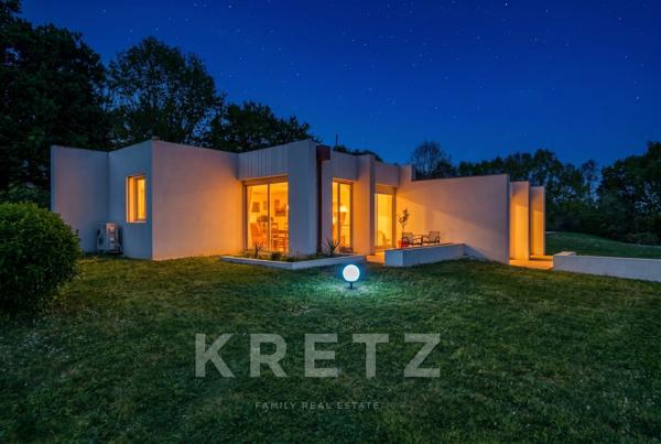 Élégante maison d’architecte sur 6 hectares avec vue golf – cadre exceptionnel