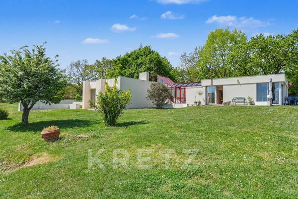 Élégante maison d’architecte sur 6 hectares avec vue golf – cadre exceptionnel