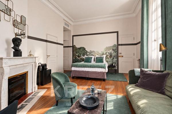 Paris XVIe – Hôtel particulier 1905 avec terrasse de 70 m² et ascenseur