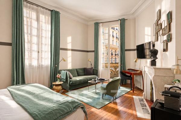 Paris XVIe – Hôtel particulier 1905 avec terrasse de 70 m² et ascenseur