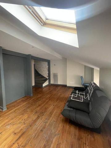 REF 8834- 46 RUE SAINT JACQUES - F2 MEUBLE