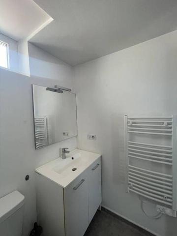 REF 8834- 46 RUE SAINT JACQUES - F2 MEUBLE