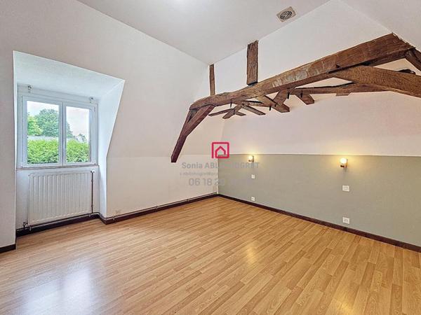 Maison  115 m2 avec dépendances et étang