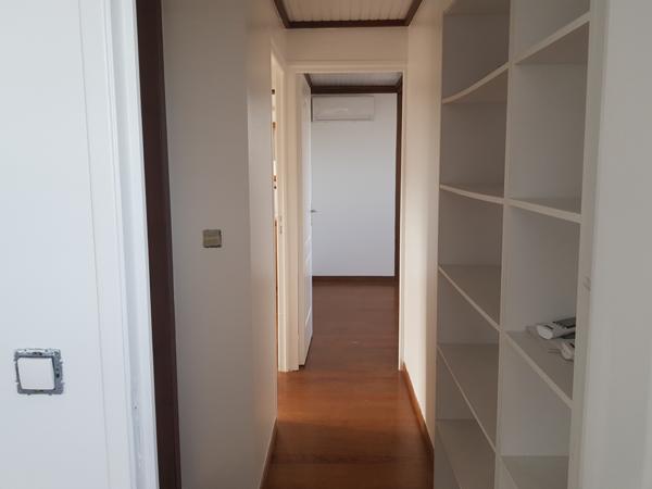 Petit-Bourg (97170) Jolie villa F4 meublée en bois mitoyenne + garage, située sur les hauteurs de PETIT-BOURG
