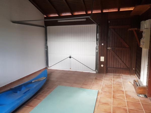 Petit-Bourg (97170) Jolie villa F4 meublée en bois mitoyenne + garage, située sur les hauteurs de PETIT-BOURG