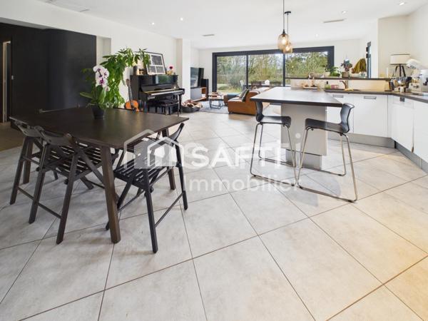 Maison familiale, grand terrain, plain-pied, 4 chambres.