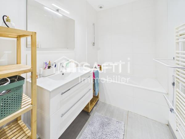 Maison familiale, grand terrain, plain-pied, 4 chambres.